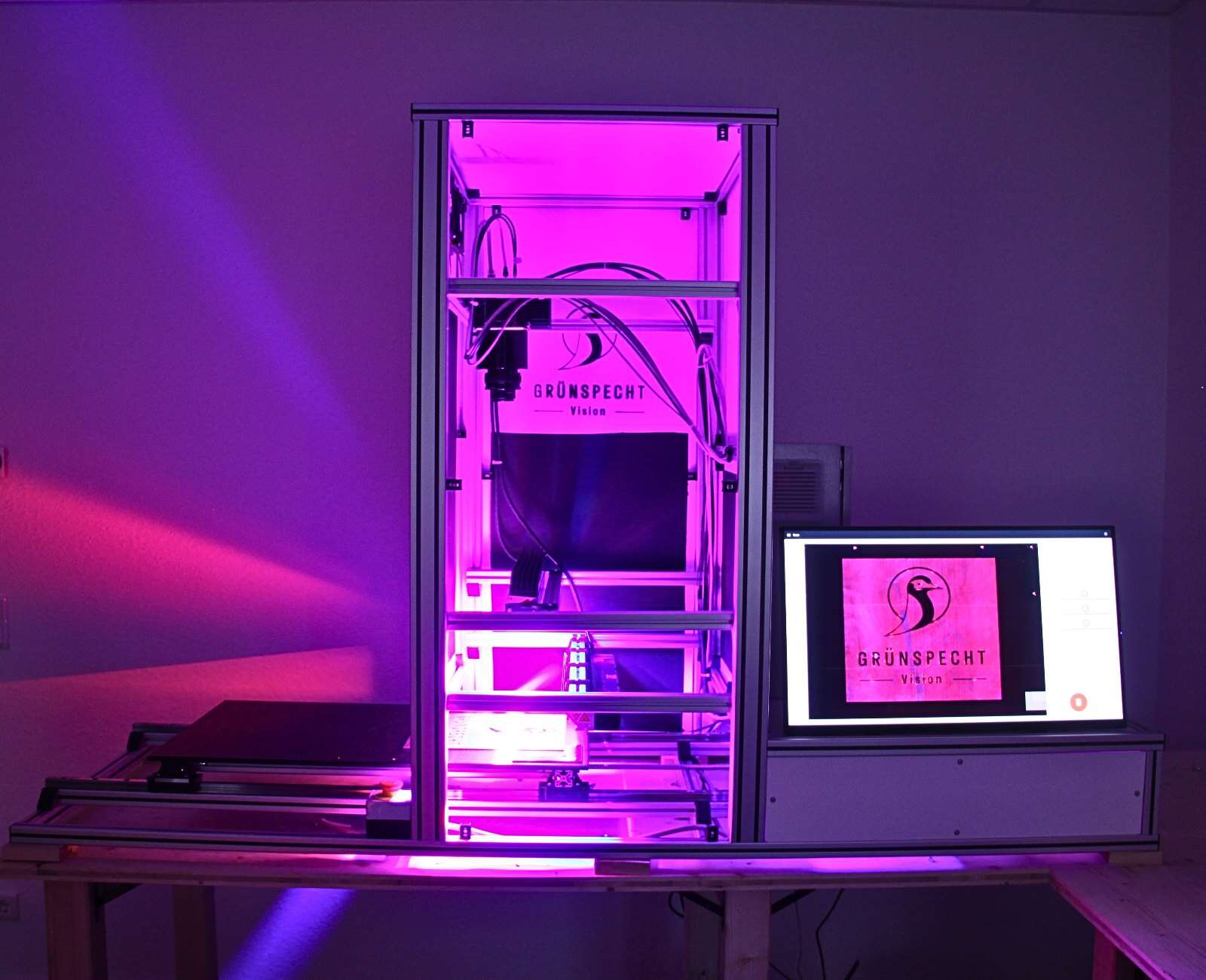 Prüfanlage für automatische optische Inspektion im Labor in Dresden – Automatisierung visueller Prüfprozesse mit Kamerasystemen